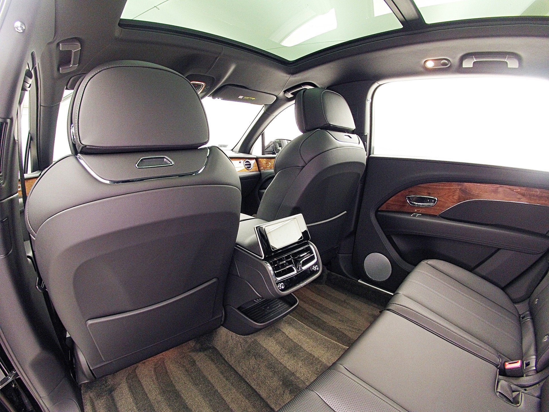 2023 Bentley Bentayga EWB V8 / LEASE OPTIONS AVAILABLE